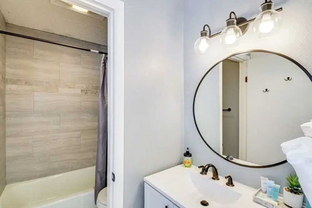 Walk to Lake & Pool: Hot Springs Village Getaway