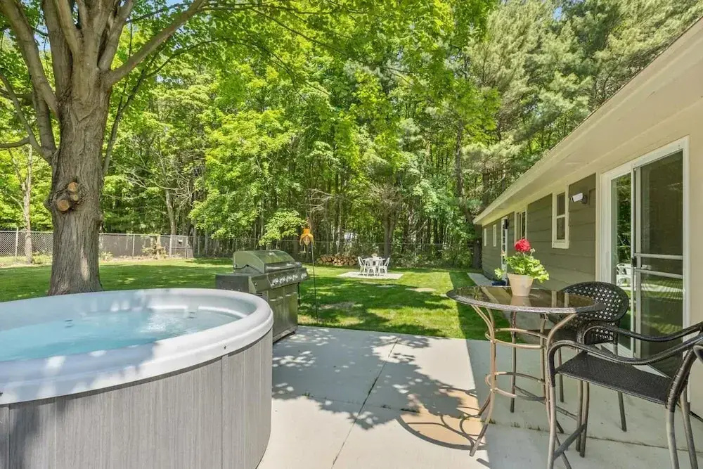 The Pines-pets,across From Ivy Center EC, Town!