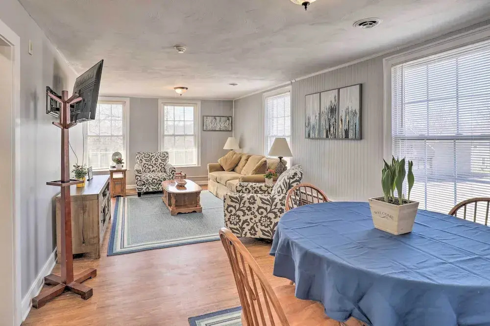Downtown Canandaigua Apt: 1 Mi to Lake & Pier!