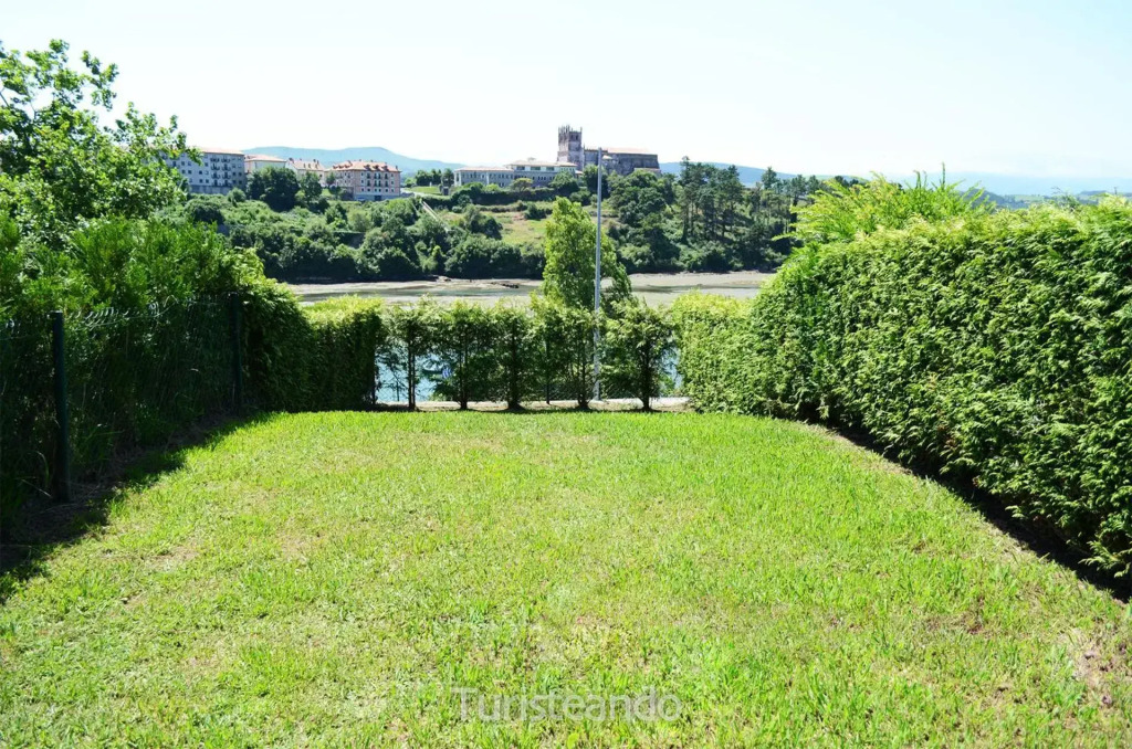 Chalet Adosado Proa - Parking y jardín con impresionantes vistas a la Ría de San Vicente de la Barquera