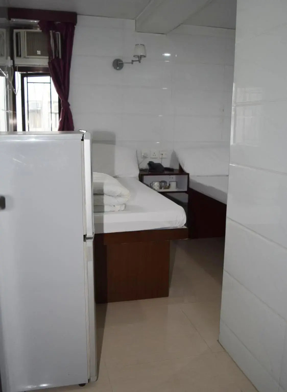 Pay-Less Guesthouse