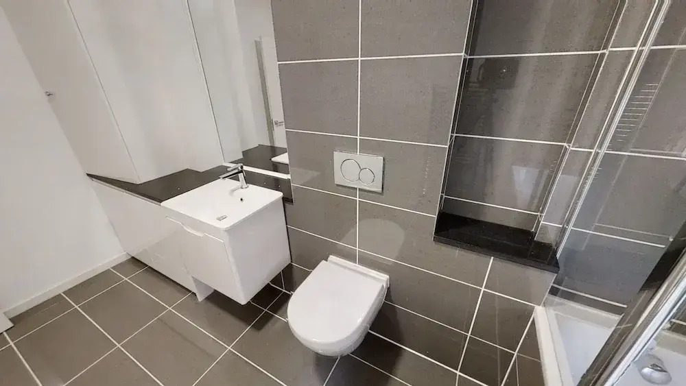 Centrally Located Budget Apartment, 3mins to Tube