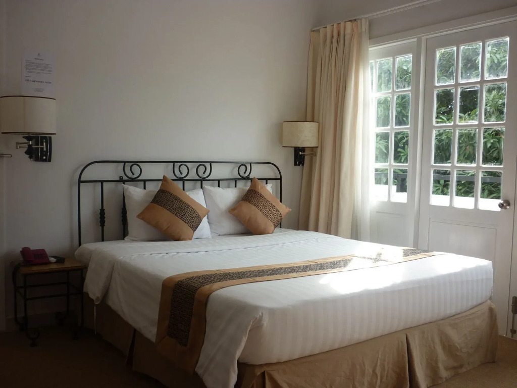 Valley Mountain Hotel