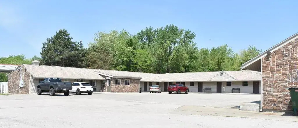 Economy Inn & Suites