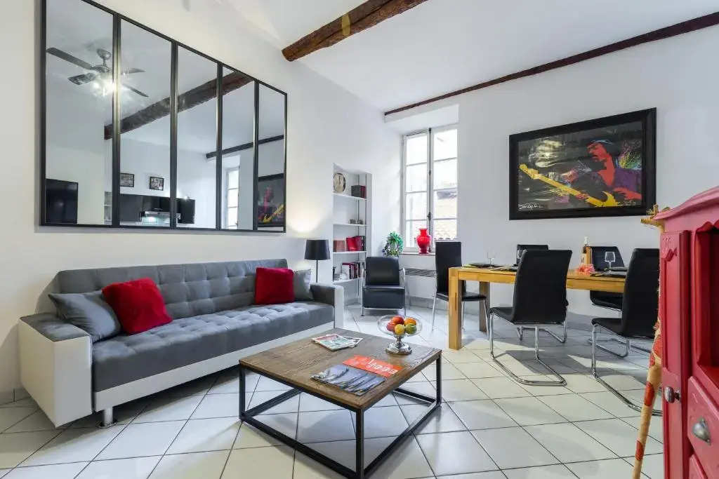 Ste Reparate F4 Moderne, Design, Place Rossetti, Heart Old Town