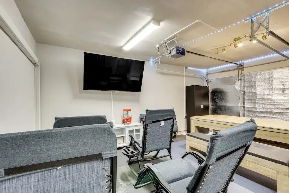 1 Block to Beach: Biloxi Townhome w/ Media Room