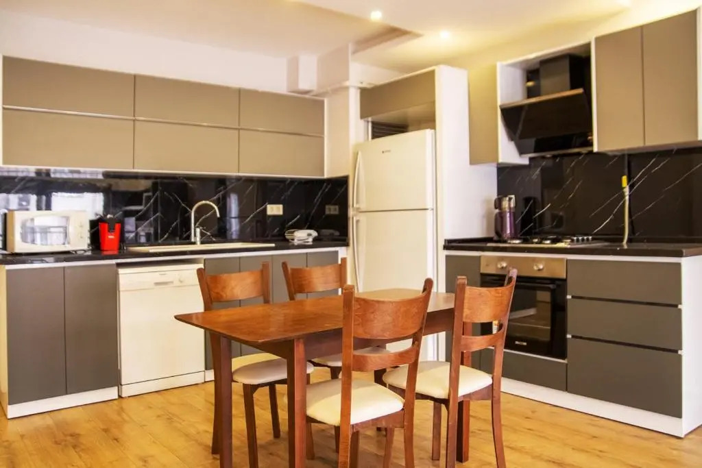 Cozy and Central Apartment near Shore and Trendy Attractions in Karsiyaka, Izmir