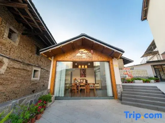 Yunshuiyao • Xidu | Countryside Mountain View Homestay (Big Fish & Begonia Branch)