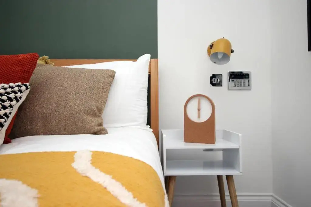 Bath Luxury City Centre 4 Bedroom Townhouse, Sleeps 8, Easy Parking, Private Courtyard Garden, by EMPOWER HOMES