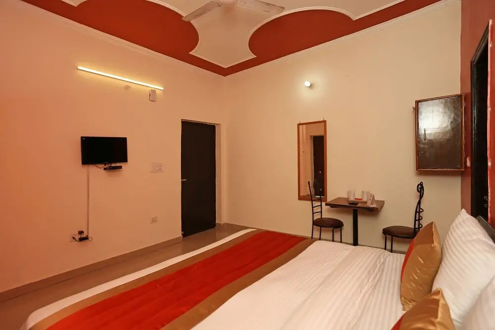 OYO 9905 Hotel Doon Star