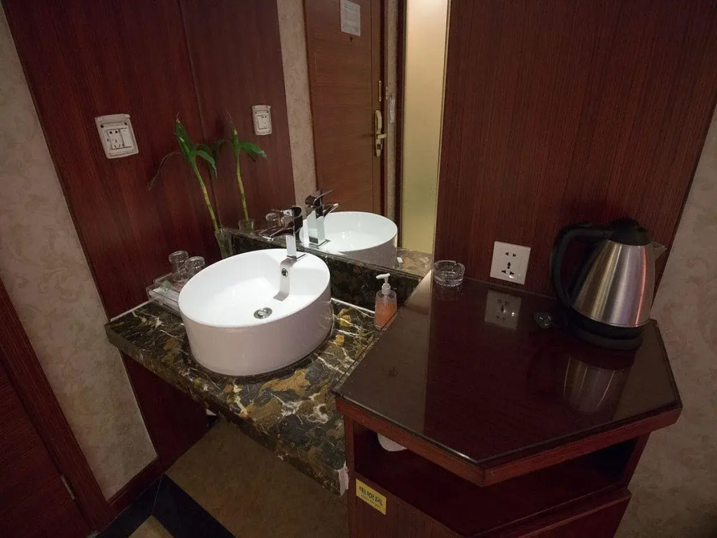 Lingshang Hotel