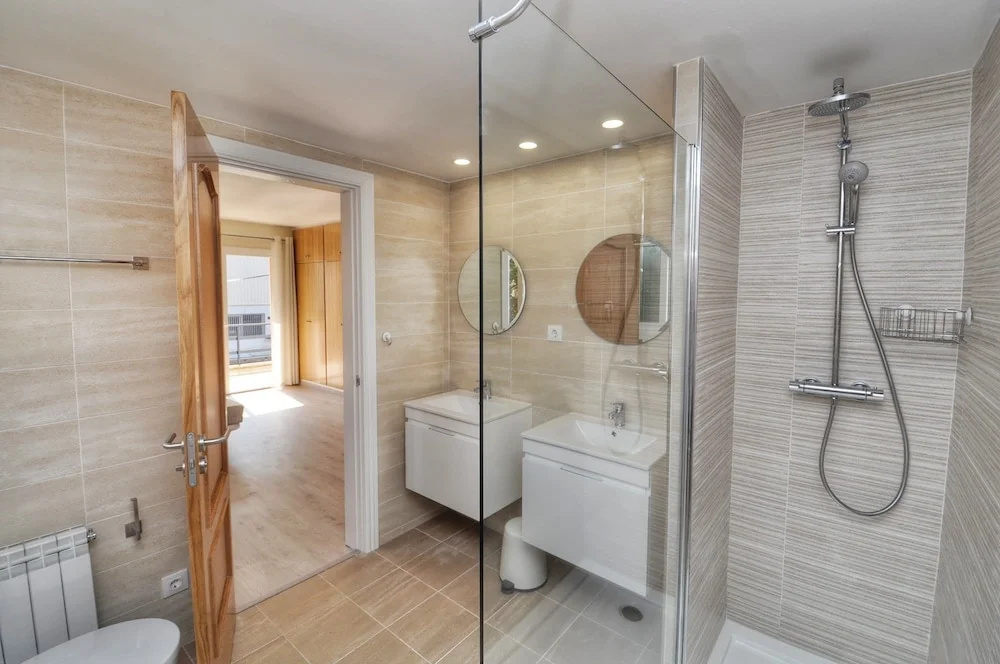 Big Apartment Caprabo