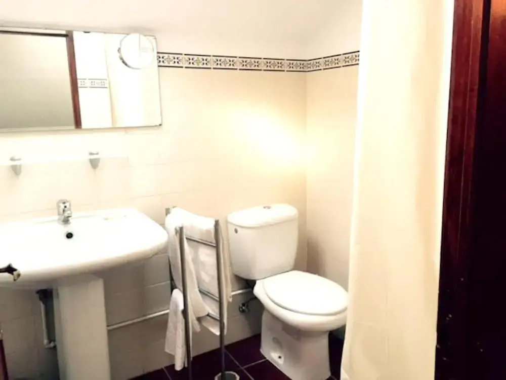 House With 3 Bedrooms in São Martinho do Porto, With Balcony and Wifi Near the Beach