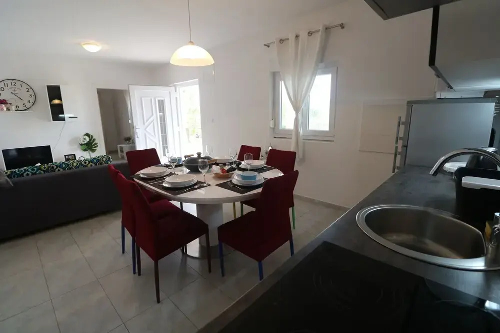 Stunning Apartment for 7 Close to Several Beaches