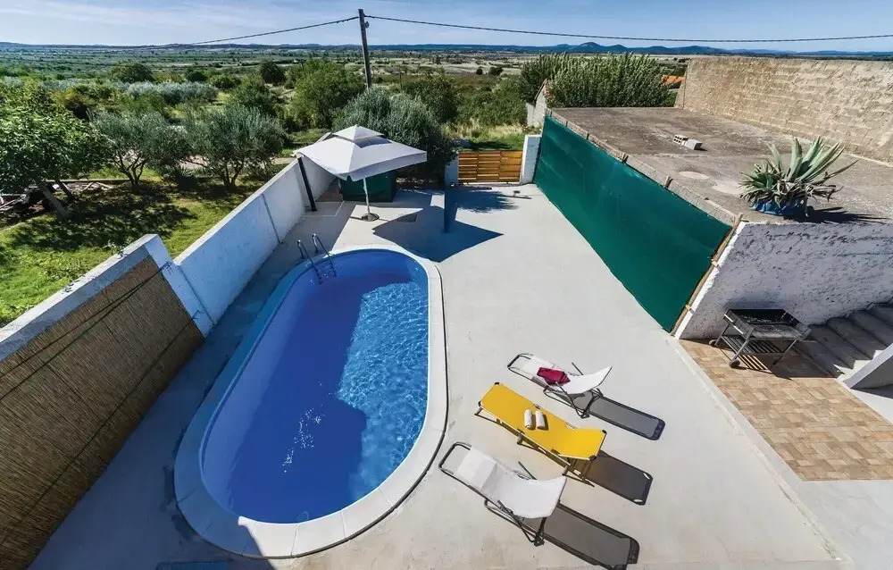 Beautiful Home in Nadin With 3 Bedrooms, Wifi and Outdoor Swimming Pool