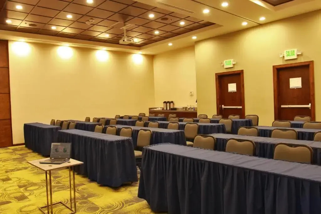 Holiday Inn Express & Suites Mexicali by IHG