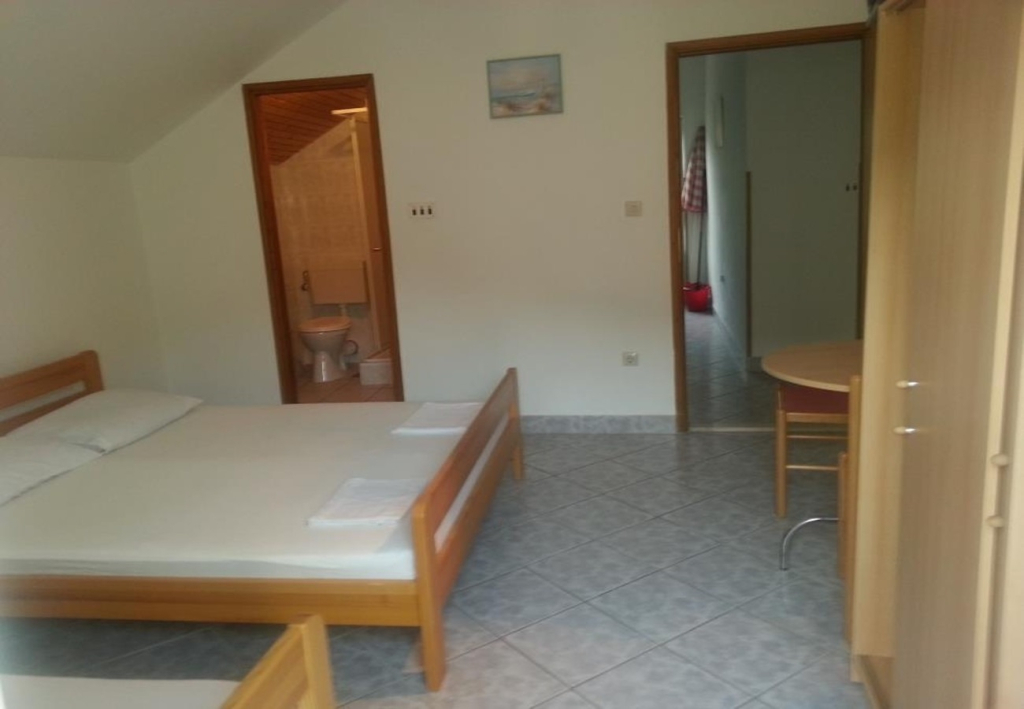 Apartment Vido - 150 m from beach: A2 Trpanj, Peljesac peninsula