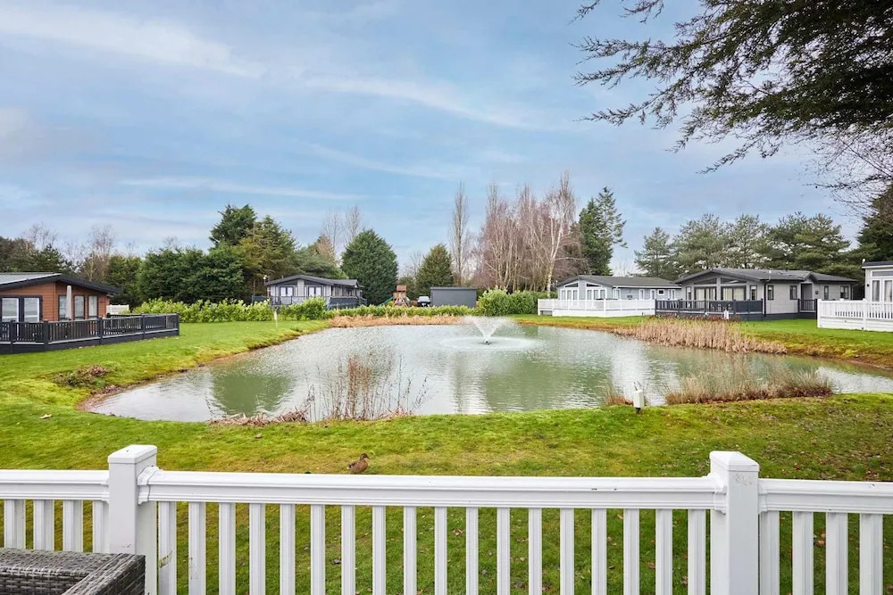 Host Stay Sutton Lodge