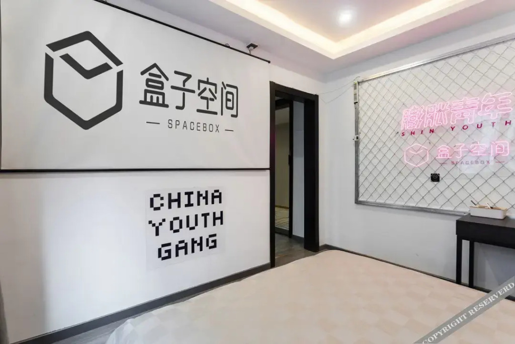 SpaceBox Hotel
