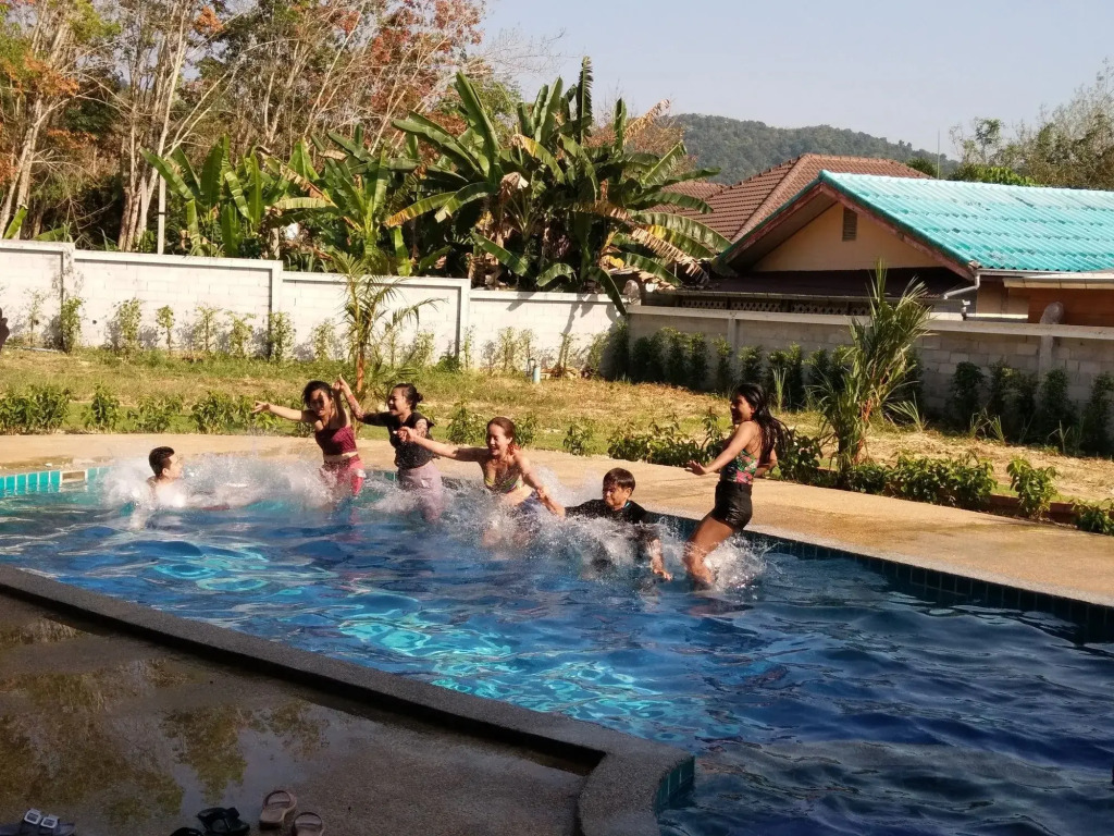 OYO 665 Sj House Hotel