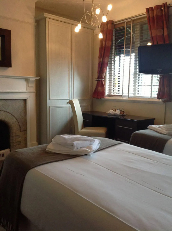 Oak Lodge Hotel