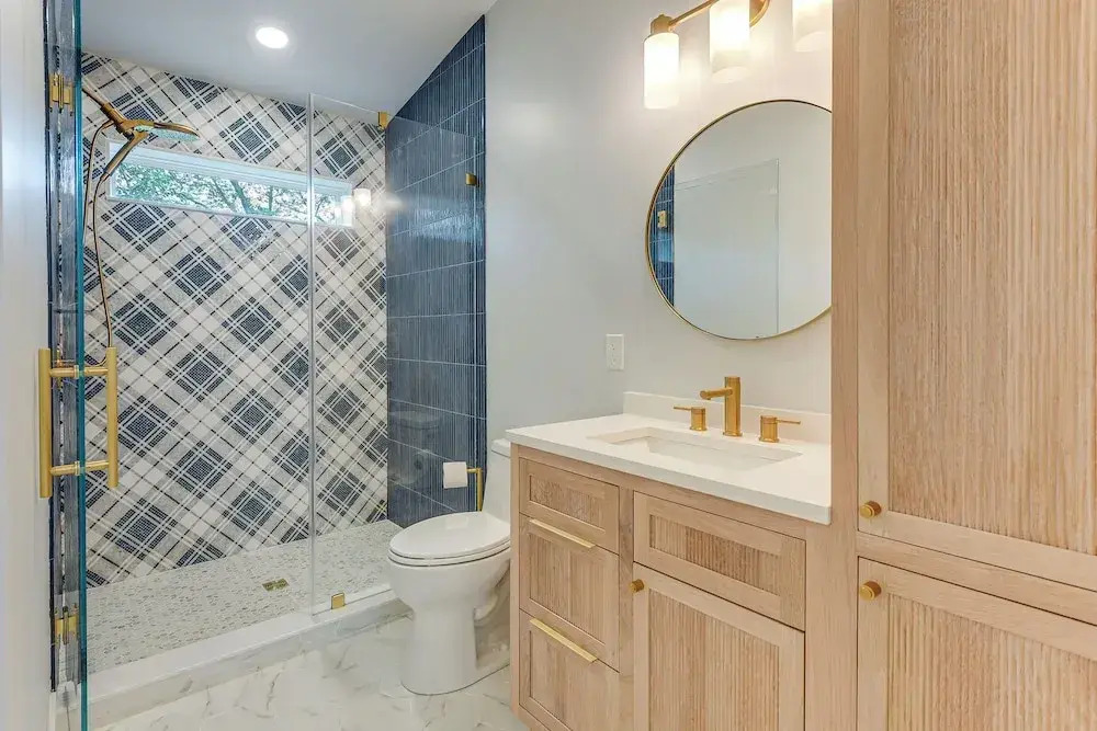 1 Block to Usna Stadium: Modern Annapolis Home!