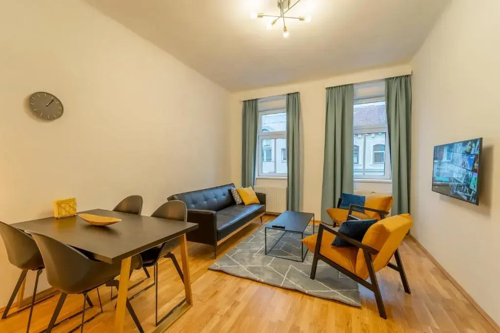 Generous Apartment next to the VIC/UNO