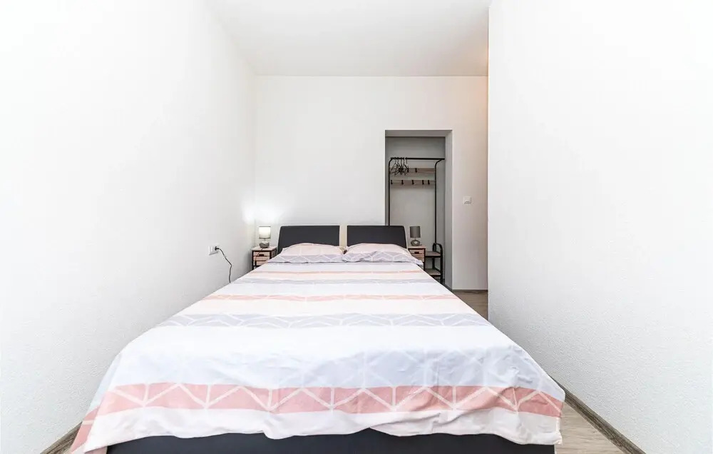 Beautiful Apartment in Kastel Luksic With 1 Bedrooms and Wifi