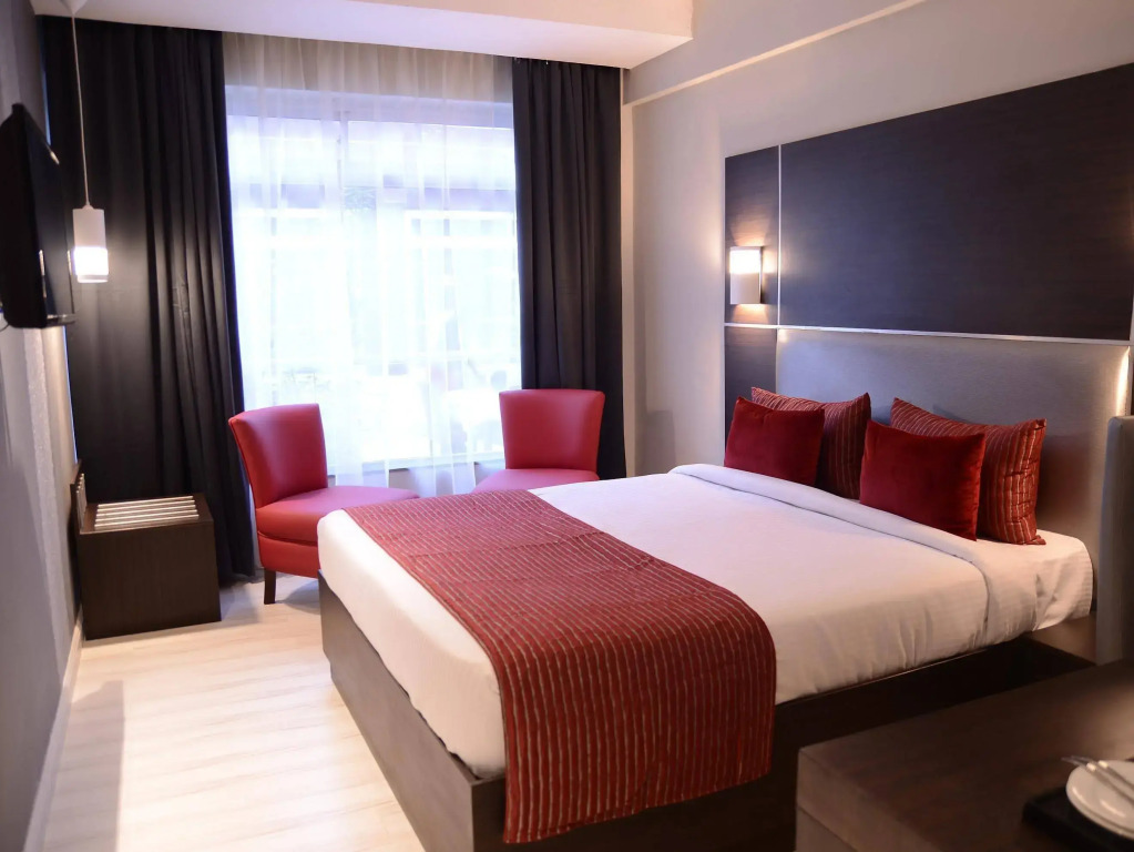 Cloud Hotel & Suites