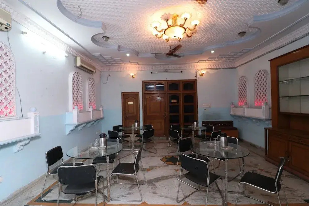 OYO 26582 Hotel Kings