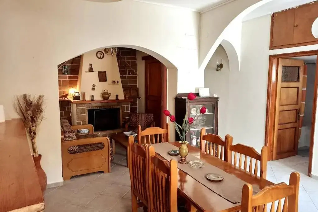 Μπαλκόνι του Αιγαίου father's house in Kimi