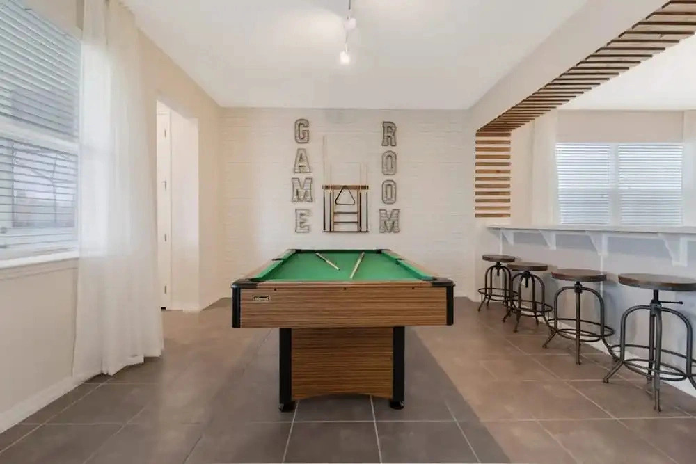 Upscale 9BR Stay With Pool and Themed Rooms