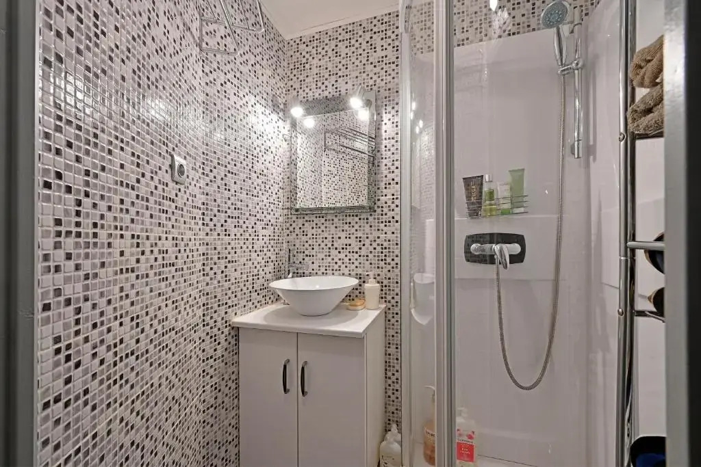 T3 de 45 m2 avec terrasse - Entièrement climatisé - 2 chambres - 400m de la plage - résidence avec piscine