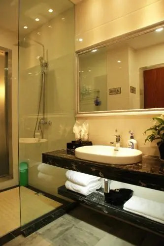 Kuerle Mingyue Crown Bouquet Hotel