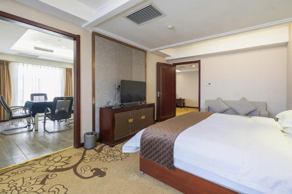 Junhao International Hotel (High-speed Railway North Station  Metro Station Branch)