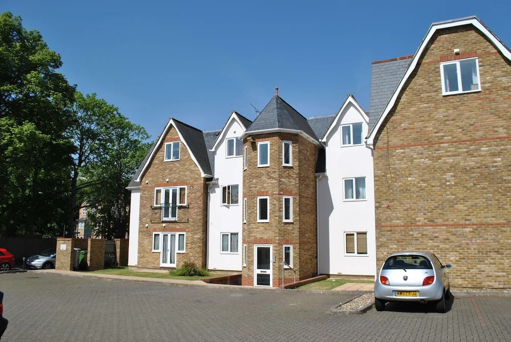 Elizabeth Court Stylish Two-Bedroom Apartments in Windsor