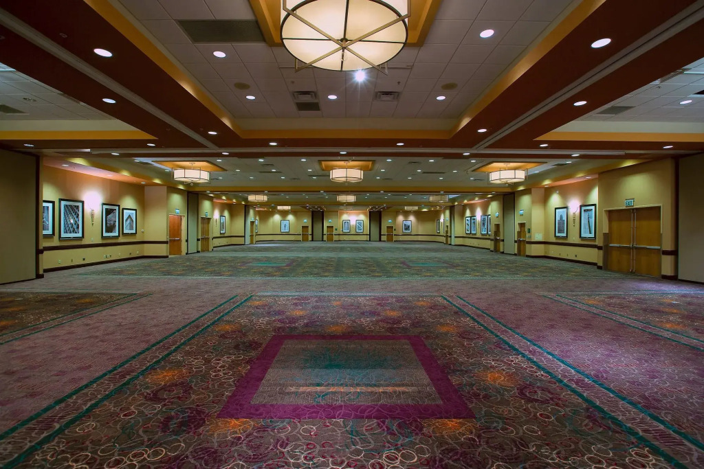 Embassy Suites by Hilton Kansas City International Airport