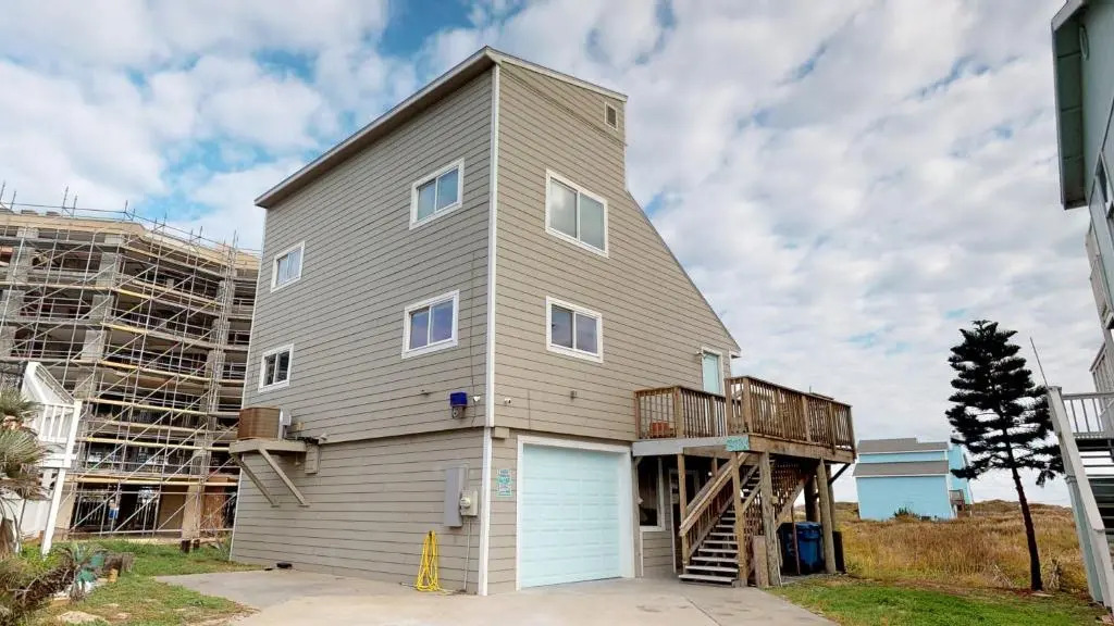 LP6 Well Appointed Home, Large Back Deck, Views of Gulf, Screened in Porch
