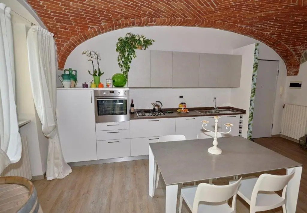 La Morra Apartments