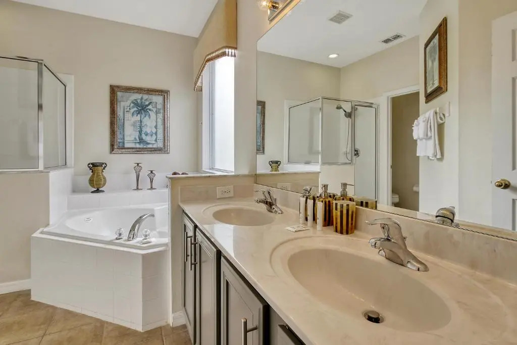 Mickeys Sunspot - 6 bed Emerald Island Resort pool home