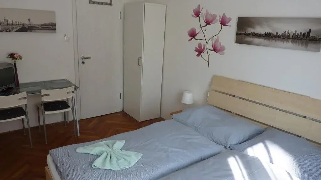 Plaza Rooms
