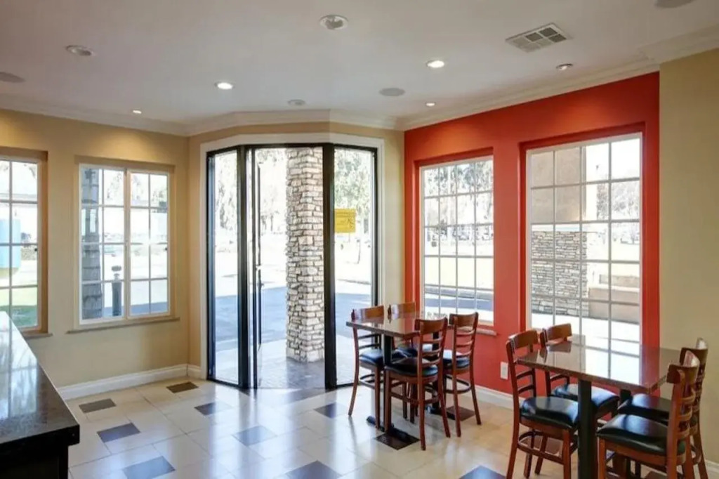 Ontario Inn & Suites