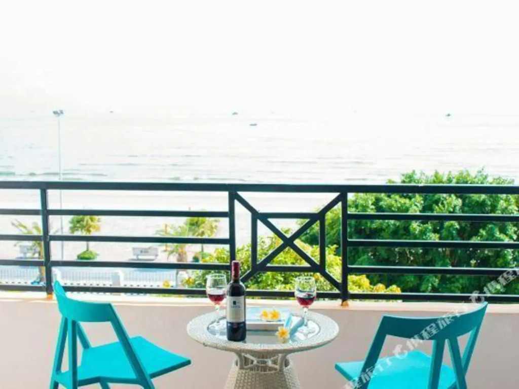 Beihai Seaview Caiyun Hotel (Qiaogang Beach Qiaogang Fengqing Street)