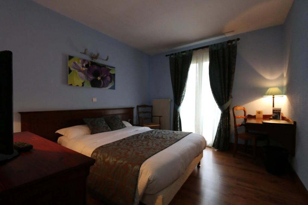 Logis Hotel Le Petit Casset
