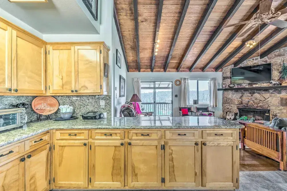 Scenic Hideaway w/ Deck & Grill ~ 6 Mi to Ruidoso!