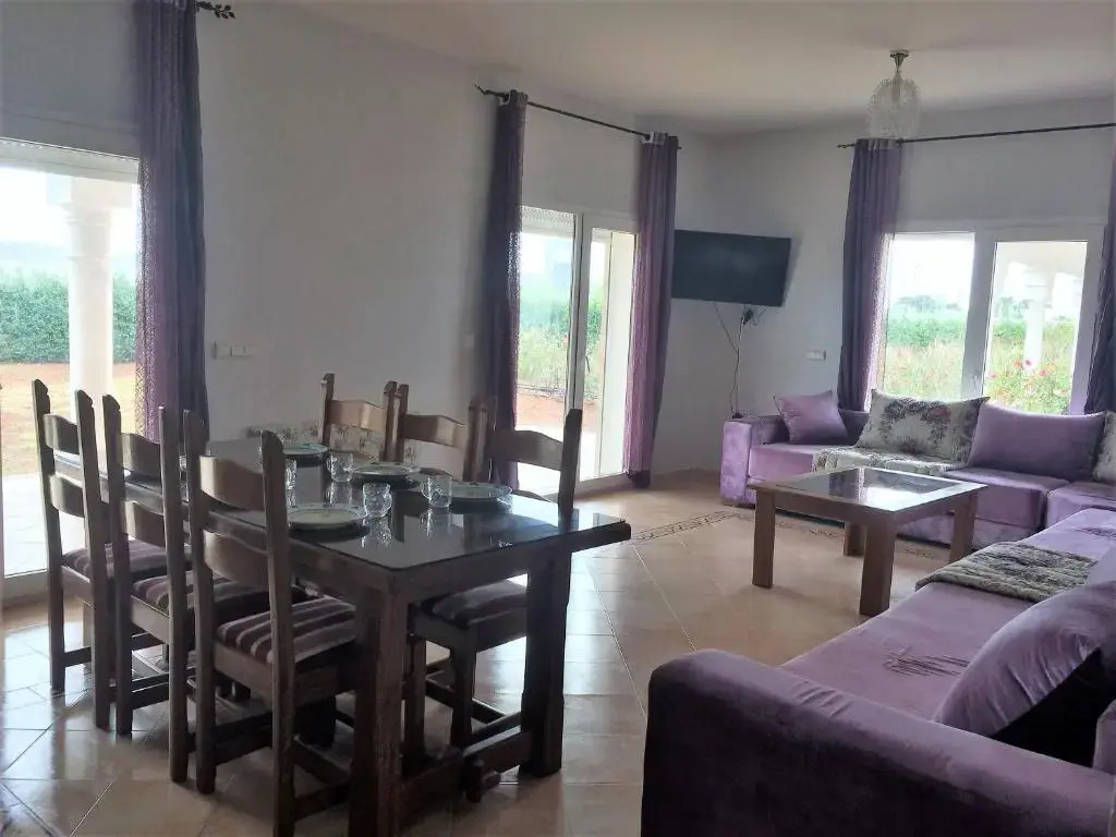 magnifique appartement Saidia wifi gratuit et chaînes internationales
