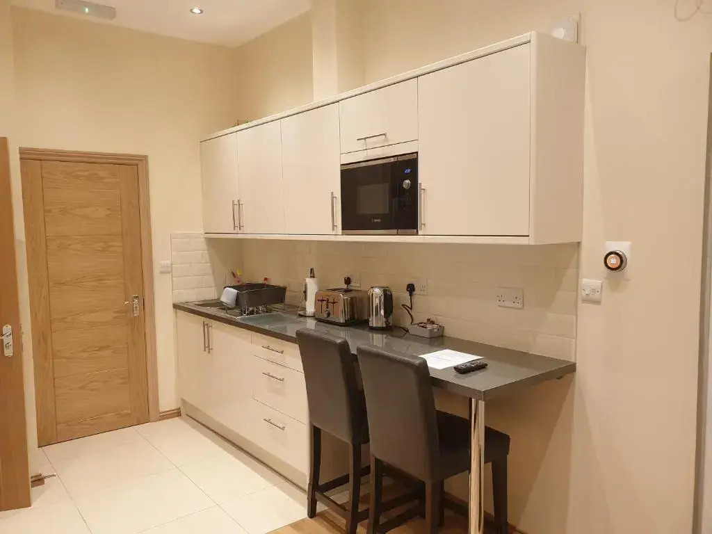 London Luxury Apartments 4 min walk from Ilford Station, with FREE PARKING FREE WIFI