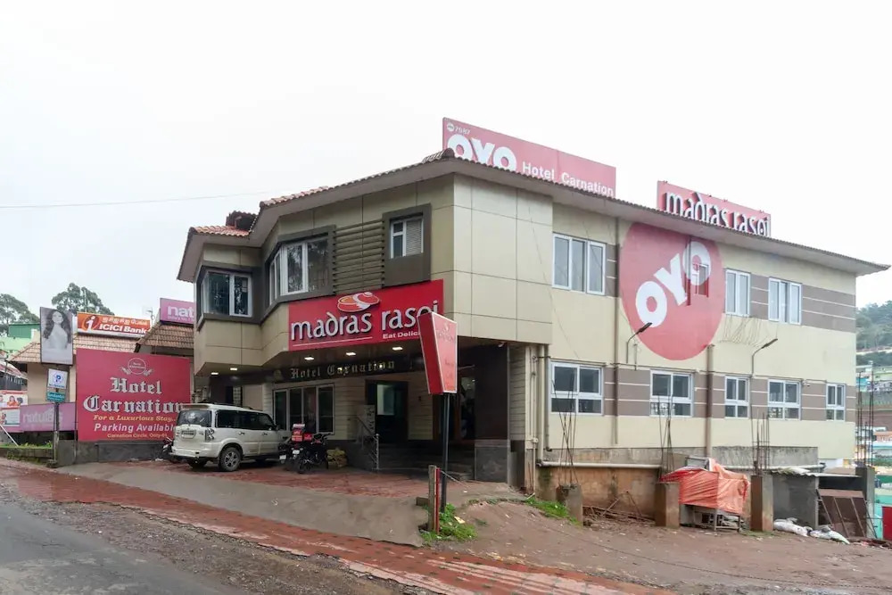 OYO 7987 Hotel Carnation