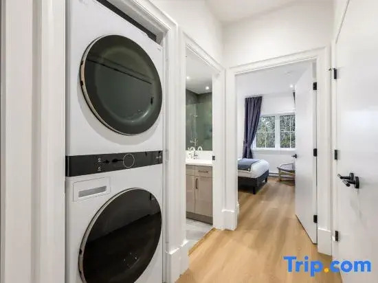 New Luxury 4BR Dunbar Home Near UBC & Kits | Sleeps 10 | Ideal for World Cup Guests