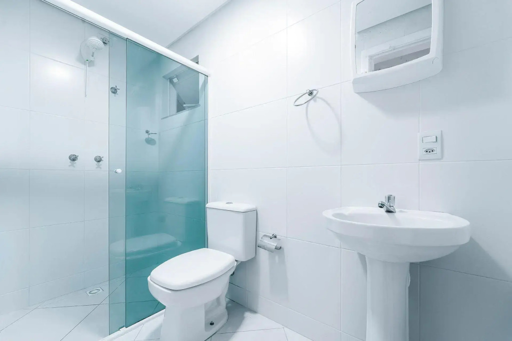 Apartamento 2 Dormitórios No Centro De Bombinhas Com 1 Suite, A 120 Metros Do Ma